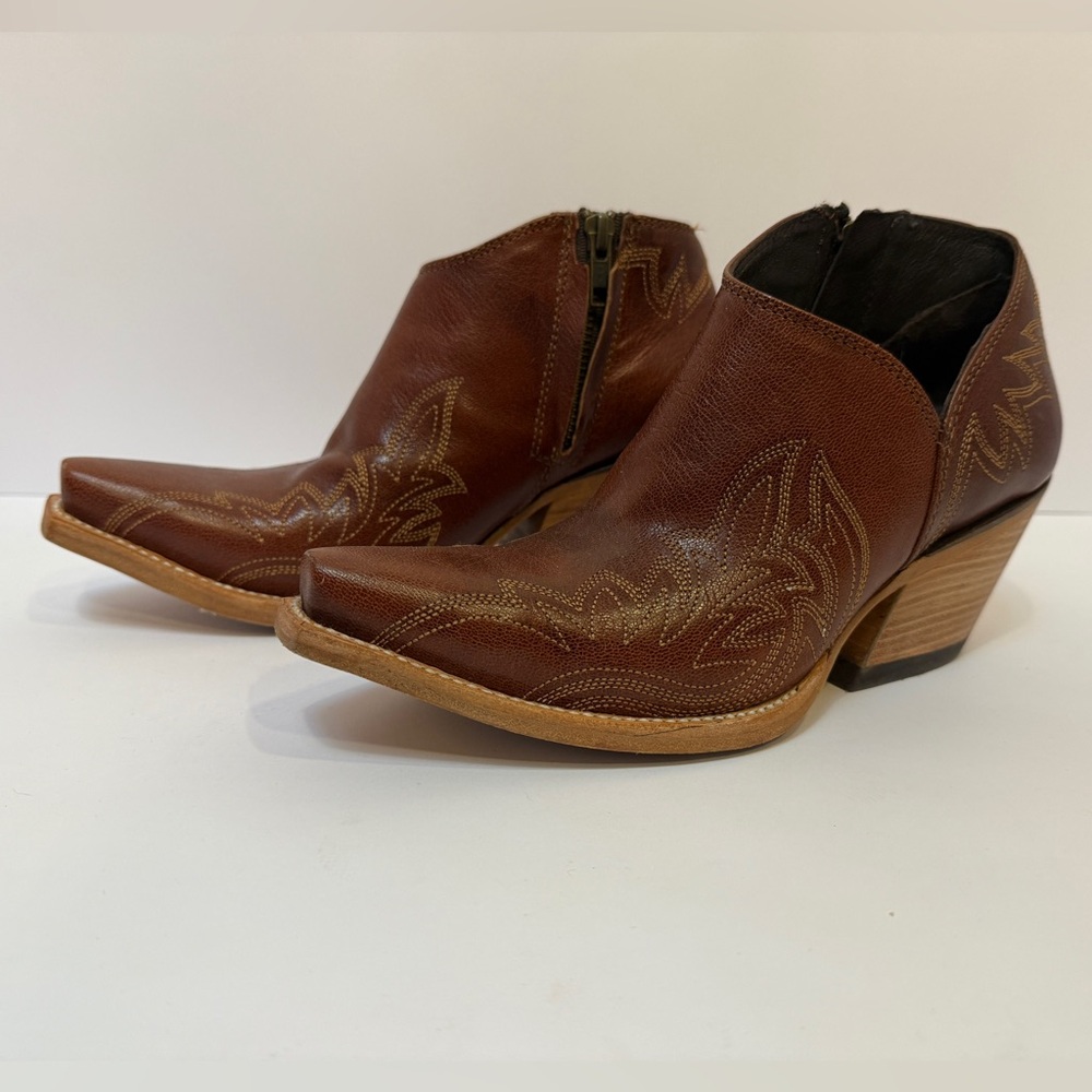 Ariat Like New Brown and Tan Western Ankle Booties